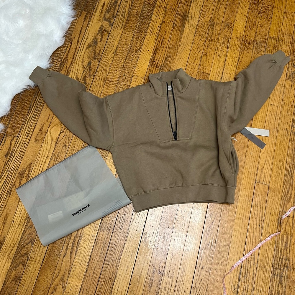 FEAR OF GOD ESSENTIALS
Tan Cotton Sweatshirt